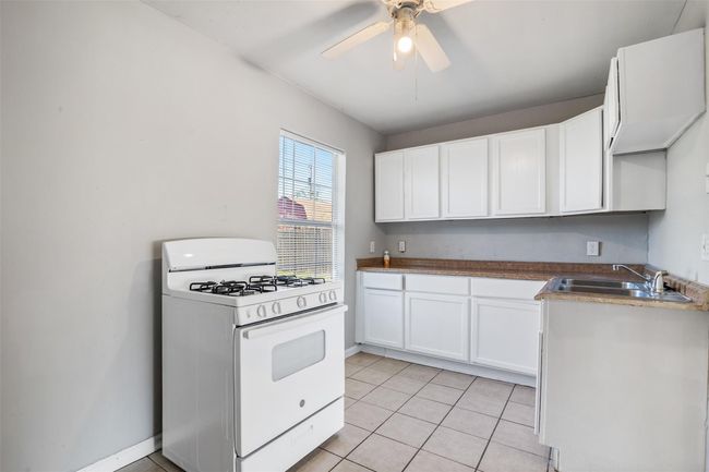 1237 San Felipe St, House other with 3 bedrooms, 1 bathrooms and null parking in Angleton TX | Image 6
