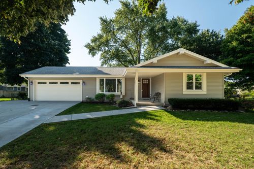 1277 Market Pl, Waukesha, WI, 53189-7112 | Card Image