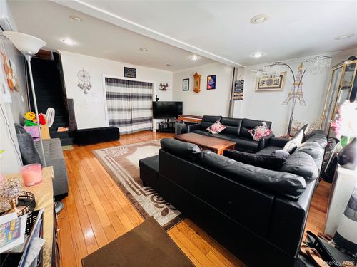 9013 209th St, Queens Village, NY, 11428-1064 | Card Image