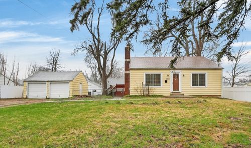 3200 47th St, Des Moines, IA, 50310-3558 | Card Image