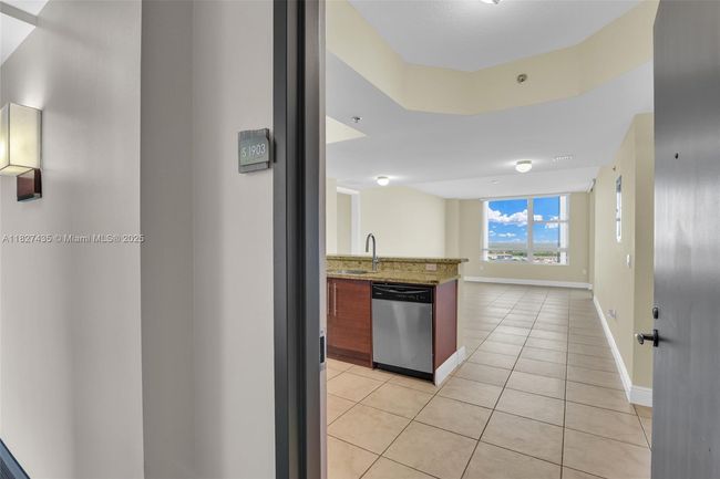 APT-1903S - 2681 N Flamingo Rd, Condo with 2 bedrooms, 2 bathrooms and null parking in Sunrise FL | Image 4