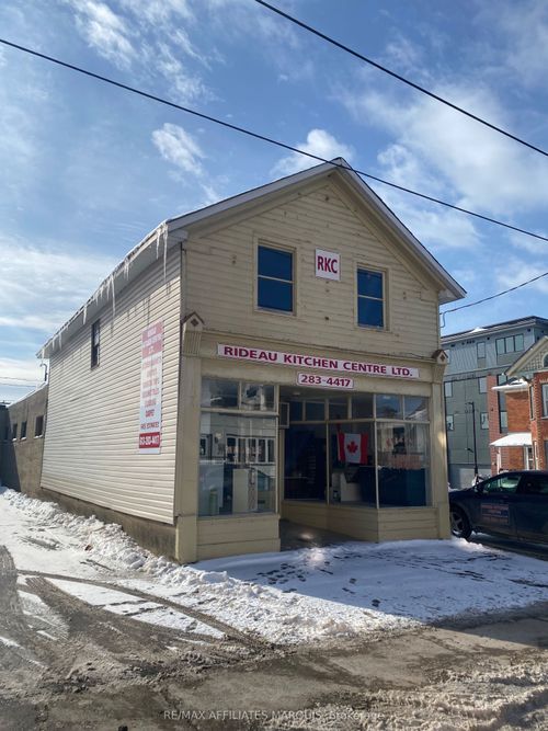 7 William St W, Smiths Falls, ON, K7A1M8 | Card Image