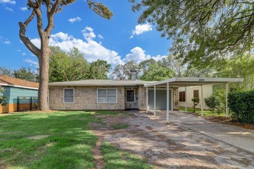 1009 15th Ave N, Texas City, TX, 77590-5731 | Card Image