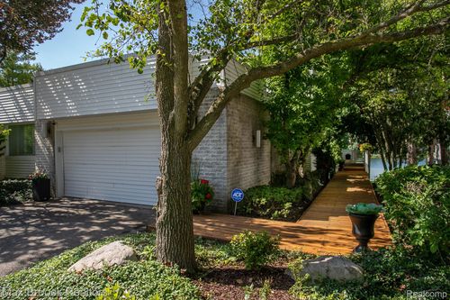 1777 Alexander Dr, Bloomfield Township, MI, 48302-1204 | Card Image