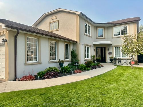 32 Madrid Cres, Brampton, ON, L6S2X4 | Card Image