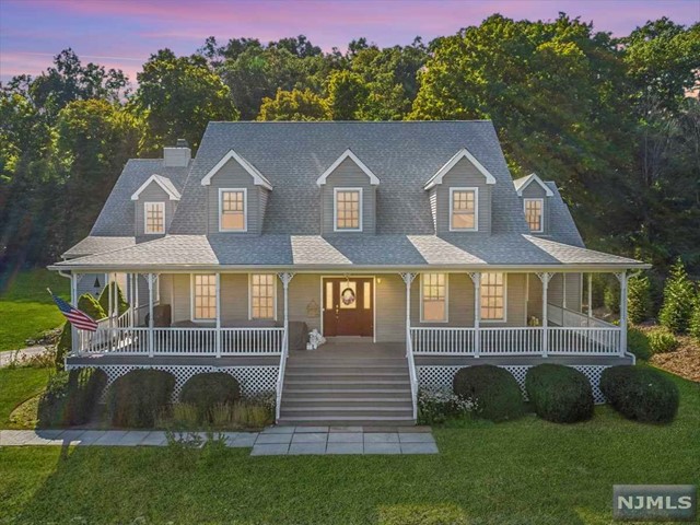 Mica Dr, Kinnelon, NJ 07405