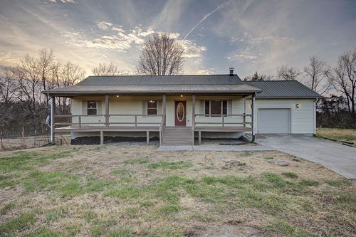 1911 Trapp Goffs Corner Rd, Winchester, KY, 40391-7428 | Card Image