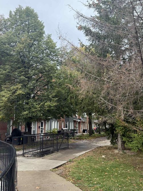 32-151 Townsgate Dr, Thornhill, ON, L4J8J7 | Card Image