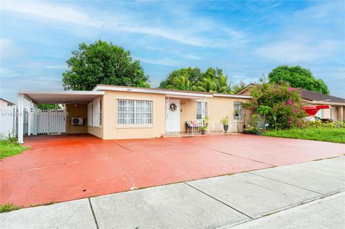 317 W 36th St, Hialeah, FL, 33012-4317 | Card Image