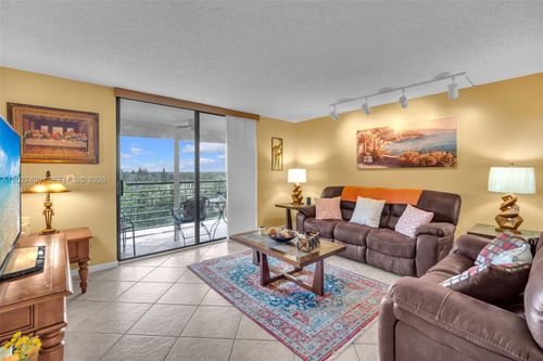 ph9-900 Saint Charles Pl, Pembroke Pines, FL, 33026-3363 | Card Image