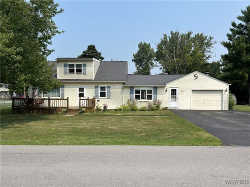 3684 Columbia St, Hamburg, NY, 14075-2716 | Card Image