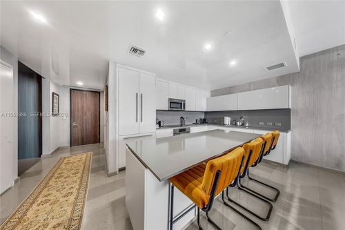 apt-3309-68 Se 6th St, Miami, FL, 33131-3496 | Card Image