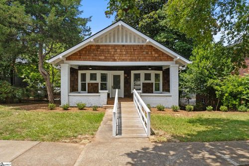 3 Whitsett St, Greenville, SC, 29601-3136 | Card Image