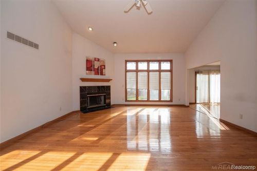 2358 Saffron Ct, Troy, MI, 48085-6715 | Card Image