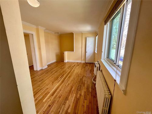 2nd-75 255th St, Glen Oaks, NY, 11004-1137 | Card Image