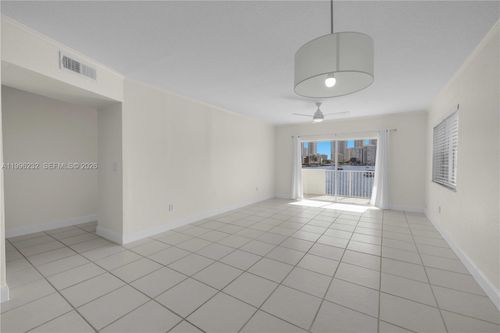 210-462 Golden Isles Dr, Hallandale Beach, FL, 33009-7572 | Card Image