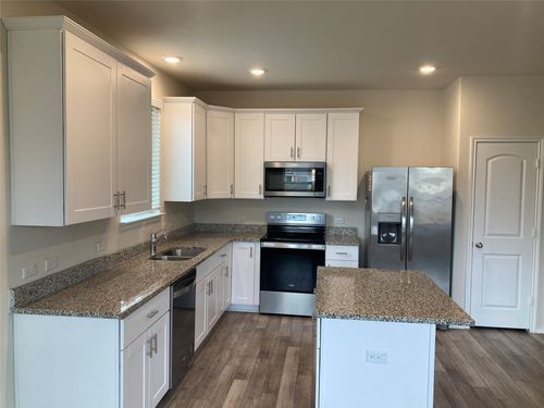 137 Onna St, Taylor, TX, 76574-4276 | Card Image