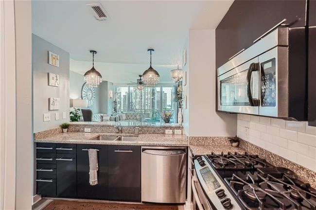 APT-1507 - 3338 Peachtree Rd Ne, Condo with 2 bedrooms, 2 bathrooms and 2 parking in Atlanta GA | Image 14