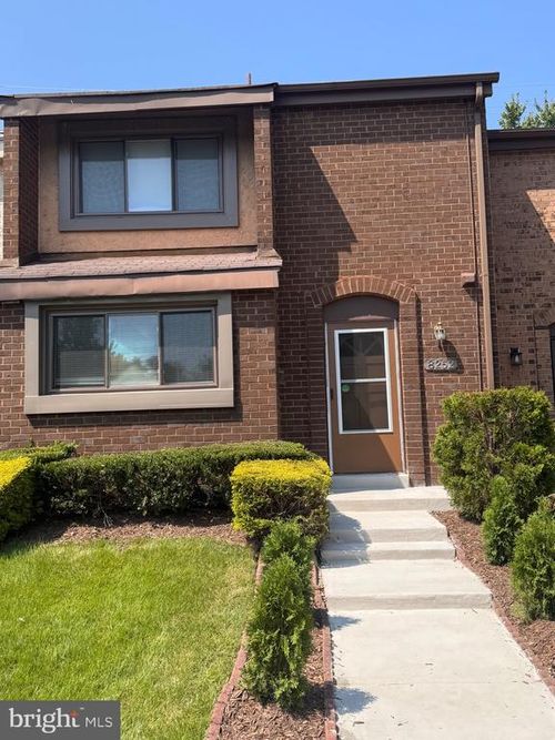 8252 Canning Ter, Greenbelt, MD, 20770-2706 | Card Image
