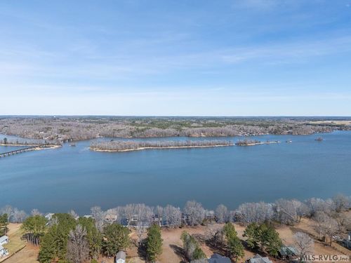 35 Shore Dr, Boydton, VA, 23917-4141 | Card Image