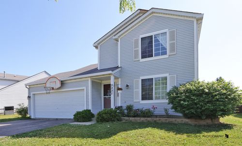 2227 N Quaker Hollow Ln, Round Lake Beach, IL, 60073-4864 | Card Image