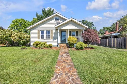 307 S Key St, Pilot Mountain, NC, 27041-9602 | Card Image