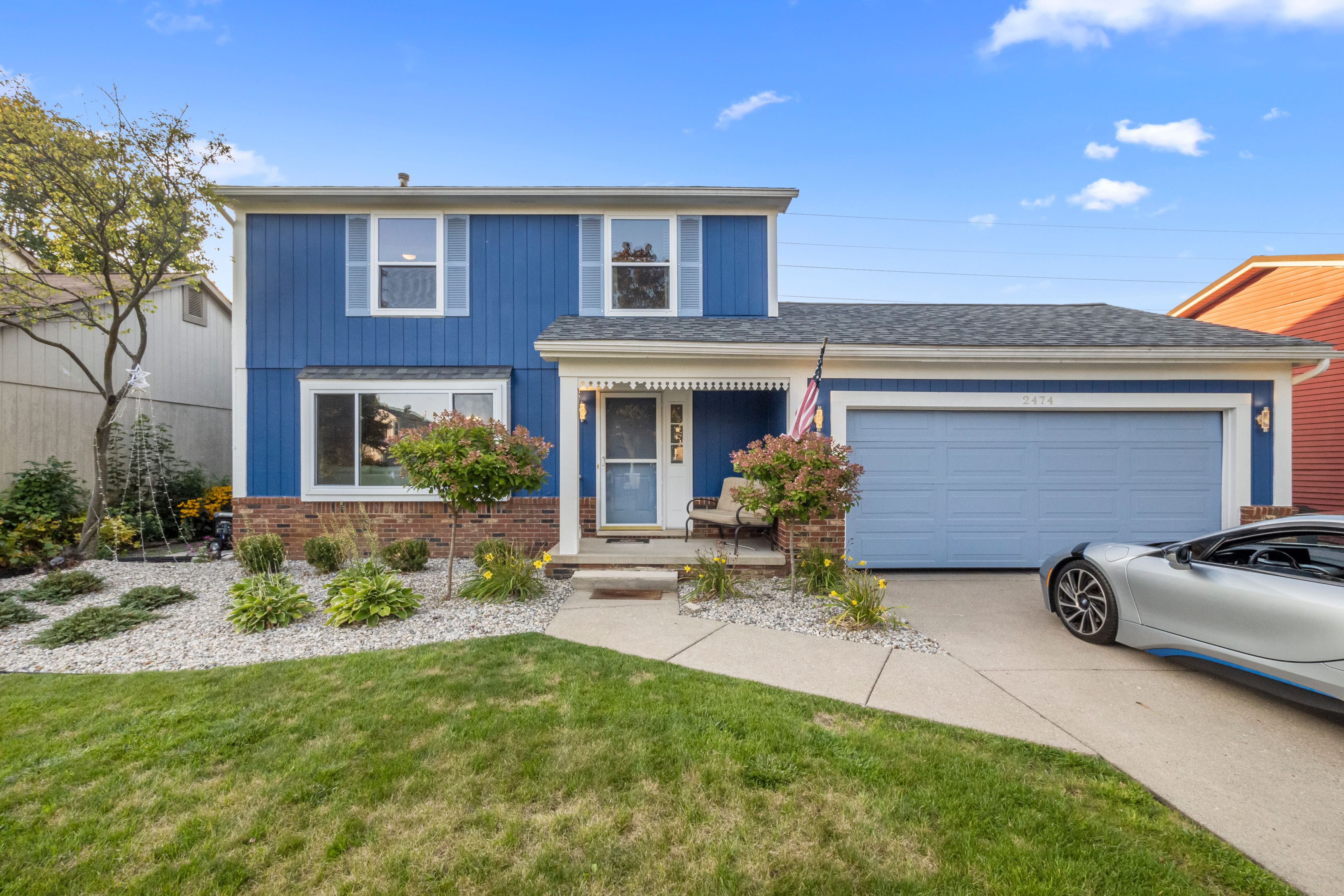 Wenona Dr, Wixom, MI 48393