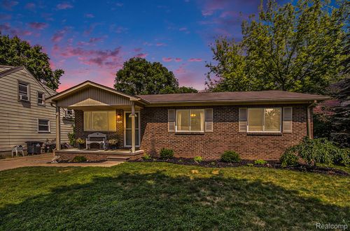 8702 Fremont St, Westland, MI, 48185-4076 | Card Image