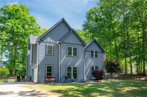95 Tyler Woods Dr, Sharpsburg, GA, 30277-1720 | Card Image
