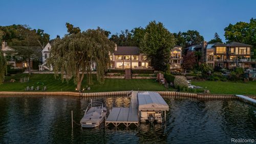 5460 Putnam Dr, West Bloomfield, MI, 48323-3718 | Card Image
