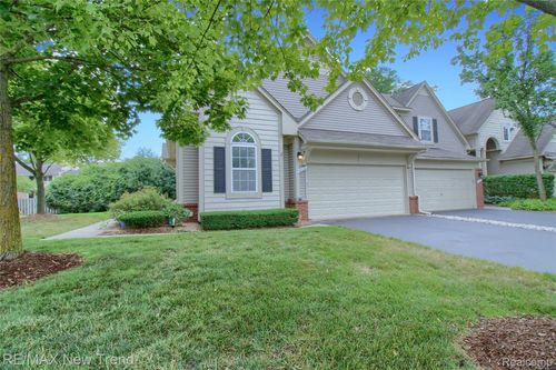 38222 Saratoga Cir, Farmington Hills, MI, 48331-3706 | Card Image