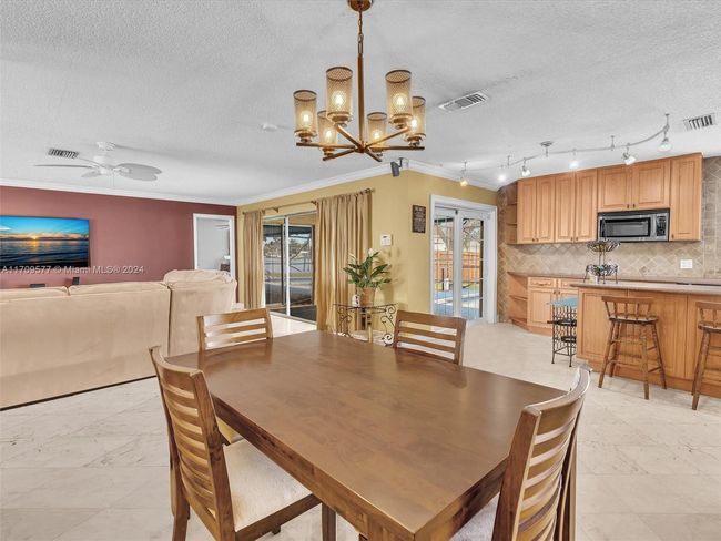 8910 Nw 7 Th Ct, House other with 3 bedrooms, 2 bathrooms and null parking in Pembroke Pines FL | Image 11