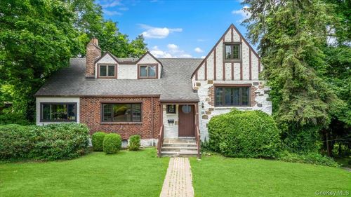 38 Fenimore Dr, Harrison, NY, 10528-1413 | Card Image