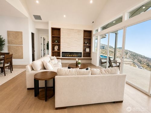 917 Long Dr, Chelan, WA, 98816 | Card Image