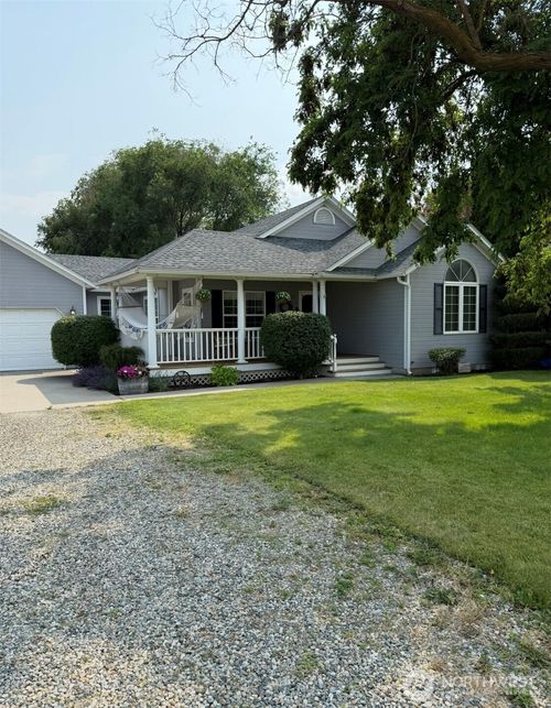 432 5th Ave, Oroville, WA, 98844-9712 | Card Image