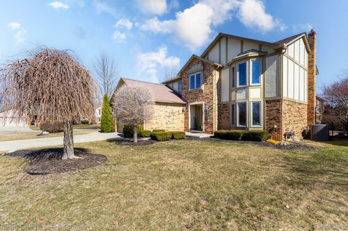 39344 Lorien Dr, Sterling Heights, MI, 48313-5742 | Card Image
