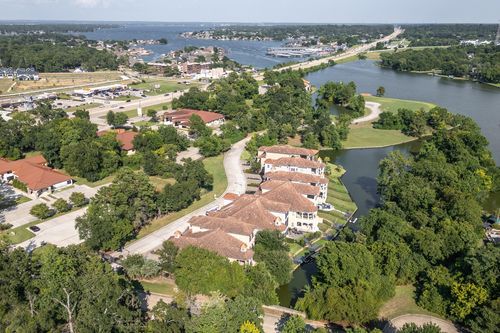 102 La Vie Dr, Montgomery, TX, 77316-2829 | Card Image