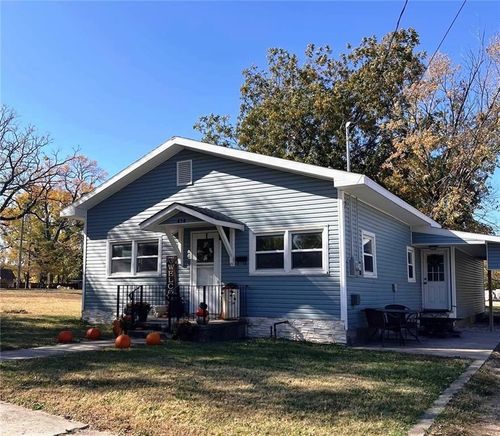 414 S 3rd St, Humboldt, KS, 66748-1535 | Card Image