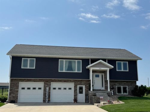1316 Circle Dr, Parkersburg, IA, 50665-1035 | Card Image