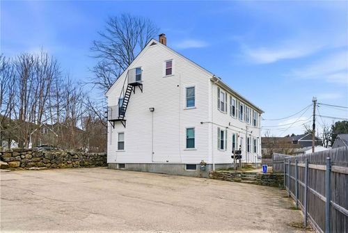 513 Washington St, Coventry, RI, 02816-5681 | Card Image