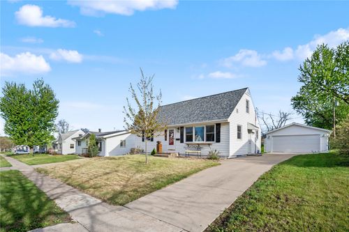 1626 Hollywood Blvd Ne, Cedar Rapids, IA, 52402-2913 | Card Image