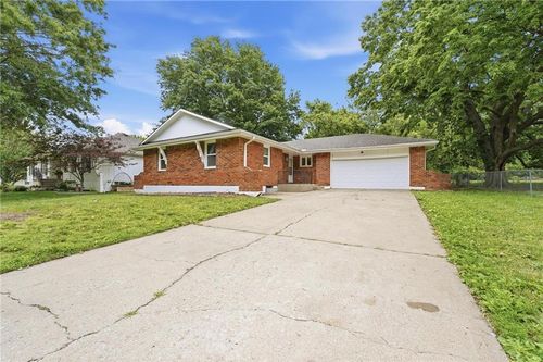 203 N Murphy Dr, Raymore, MO, 64083-9132 | Card Image