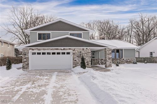 1939 Winchester Rd, Lyndhurst, OH, 44124-3712 | Card Image