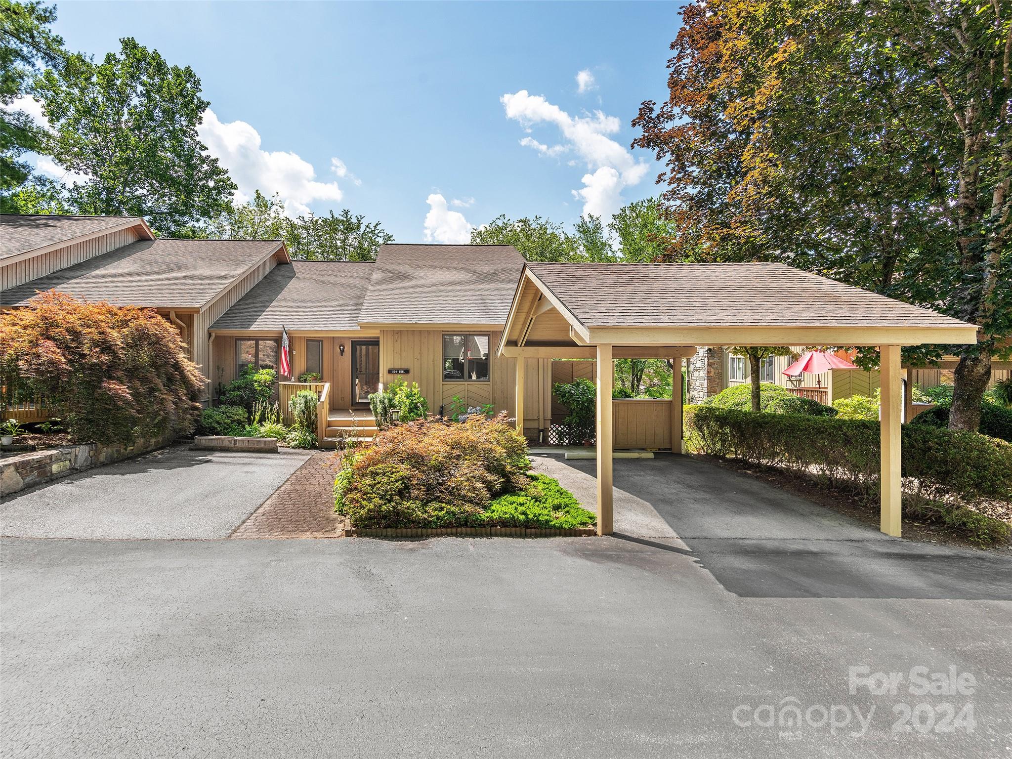 Water Oak Ln, Hendersonville, NC 28791