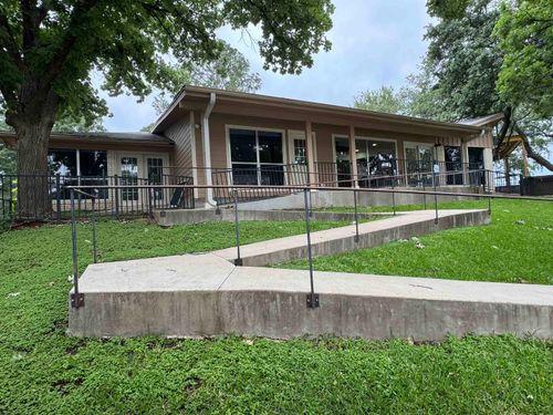 104 Bluebird Ln, Highland Haven, TX, 78654-9783 | Card Image