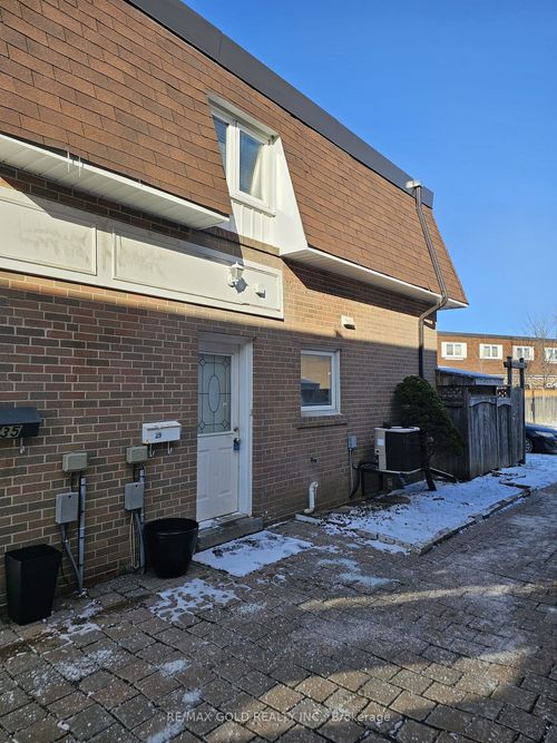 29-29 Town House Cres, Brampton, ON, L6W3C3 | Card Image