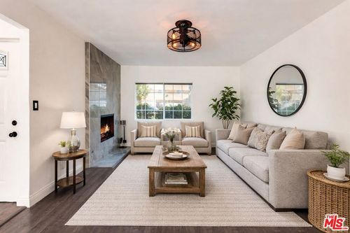 18318 Gresham St, Northridge, CA, 91325 | Card Image