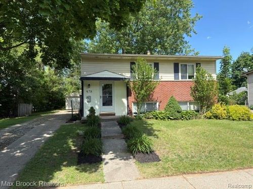978 Panorama Dr, Milford, MI, 48381-1560 | Card Image