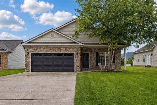 8279 Bluegill Cir, Ooltewah, TN, 37363-9555 | Card Image