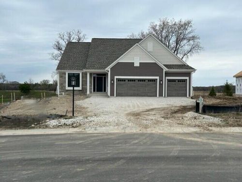 2512367 Valleyview Cir, Pewaukee, WI, 53072 | Card Image